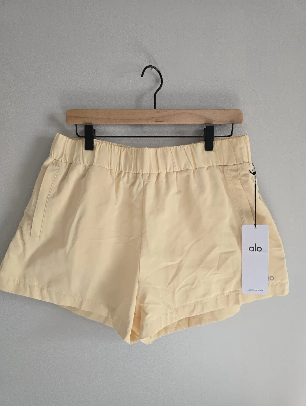 New ALO Yoga High-Waist Socialite Short - Candlelight Yellow L
